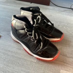 Jordan 11 Retro Playoffs Bred Size 5